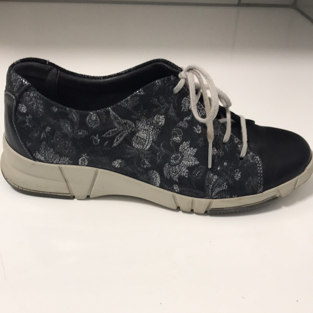 Suave shoes